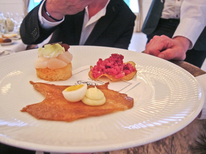 Menuen som snack-servering, og som serveres på terrassen