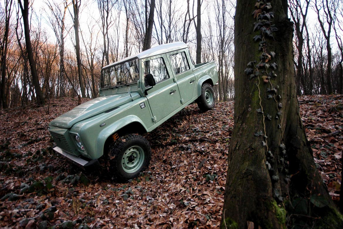 Land Rover Defender Factory