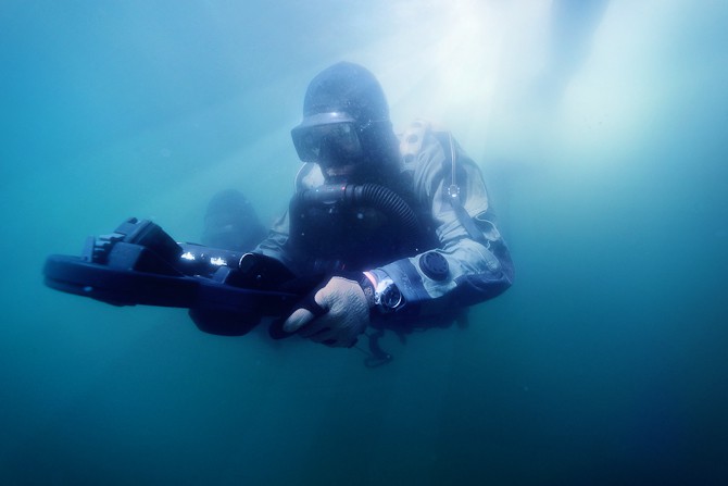 Under water - og cover. Foto: Casper Tybjerg