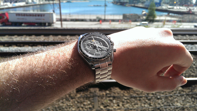 Mark Sinclair med sol & Speedmaster