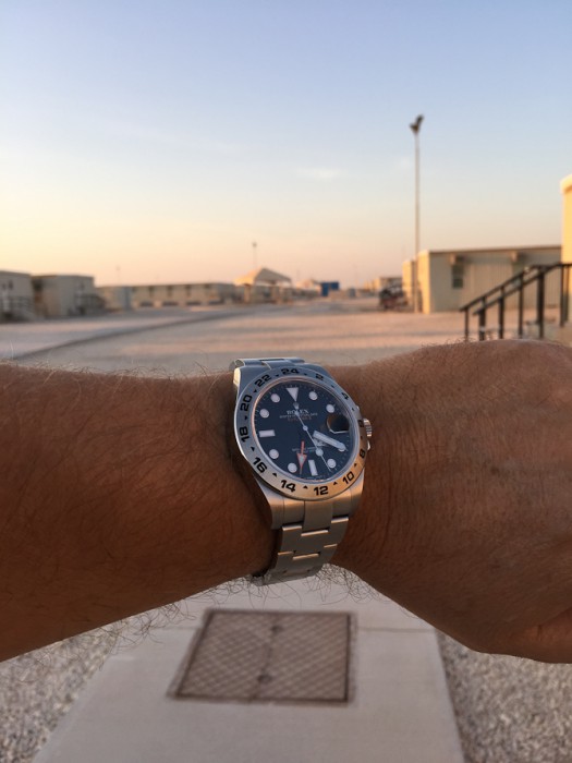 Peter Beck Rasmussen Rolex Explorer II billede taget et sted i Qatar