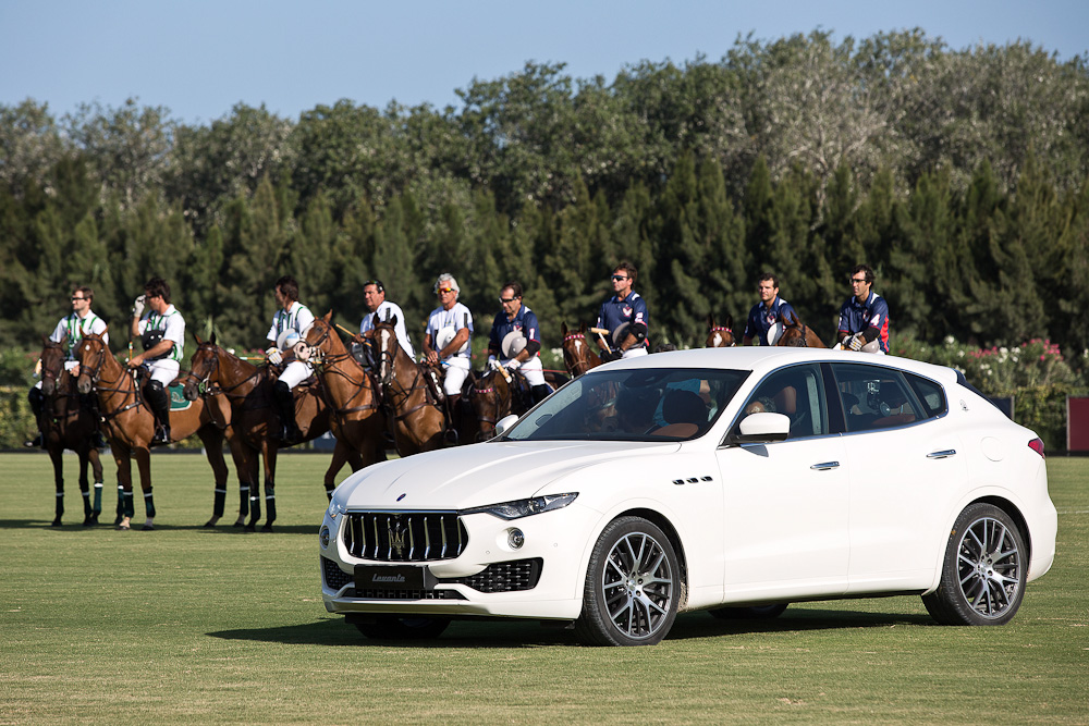 Her er vi i øvrigt i Stogrande i Spanien, SPAIN - AUGUST 11:  (L-R) The players of the team Lechuza Caracas and of Dubai Polo Team during the 45' Torneo Internacional de Polo Sotogrande on August 11, 2016 in Sotogrande, Spain.  Foto: Daniel Perez/Getty Images 