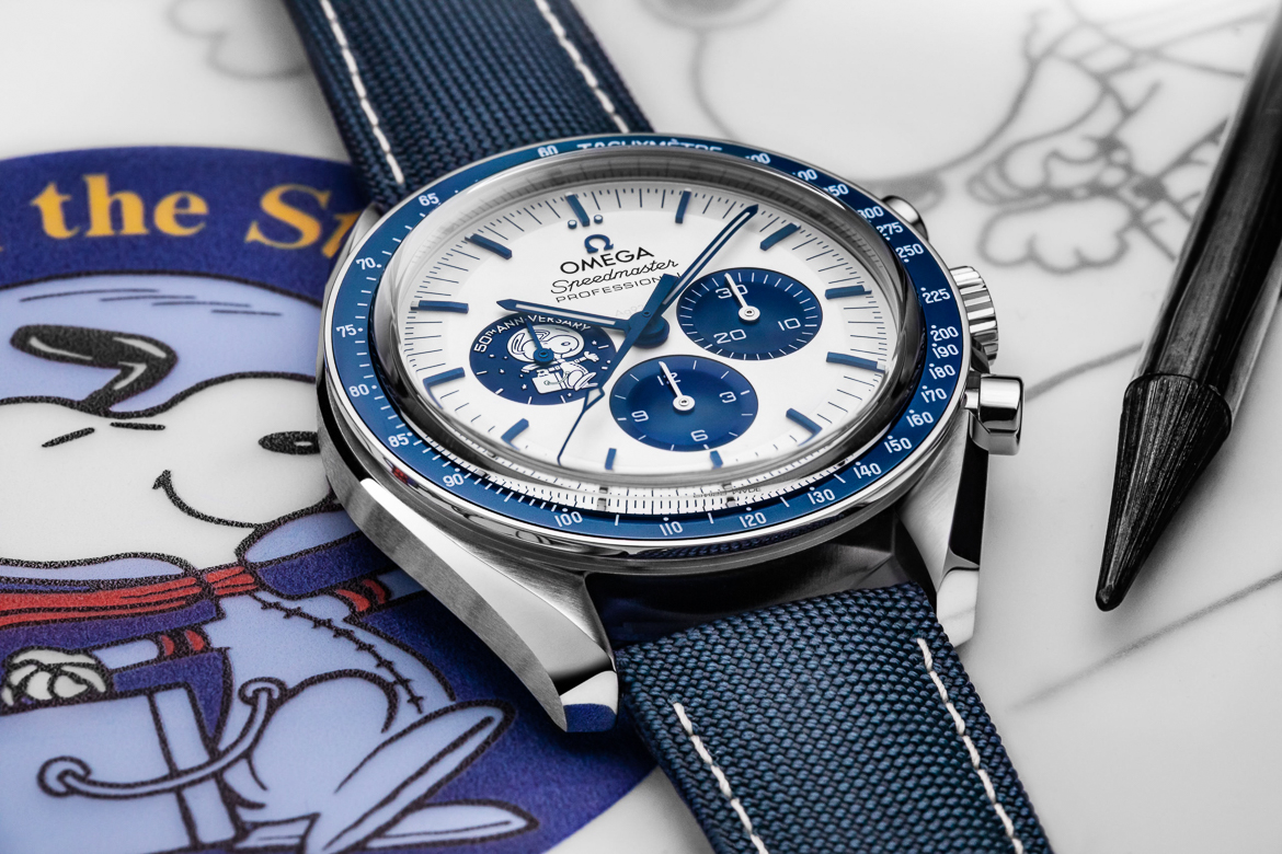 Urskiven tæt på Omega Speedmaster Snoopy