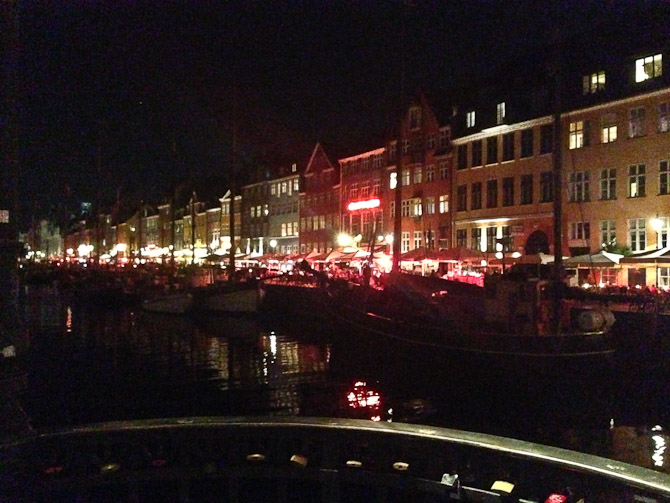 Solen gik tidligt ned over Nyhavn, men der var stadig lebend 