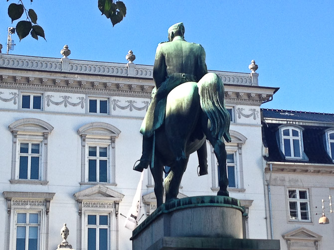 Blå himmel og statue-spotting 