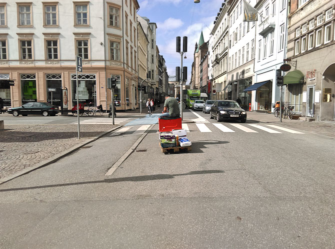 Morgenstund med kørsel mod trafikken på pallelift. Dyt, hvis du skal aflevere varer
