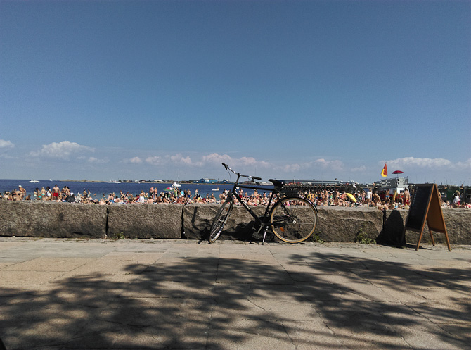 Turen gik til en tætpakket strand. I skyggen. 