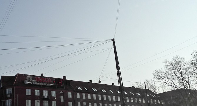 Der står faktisk 13 grader