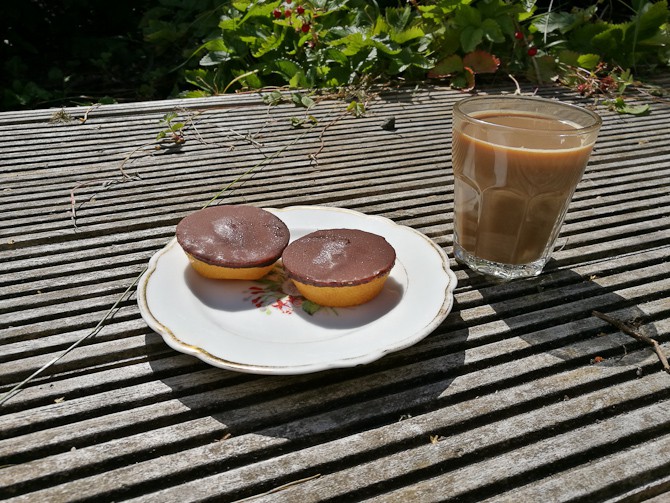 Uhyre billigt bagværk tilsat kaffe. 