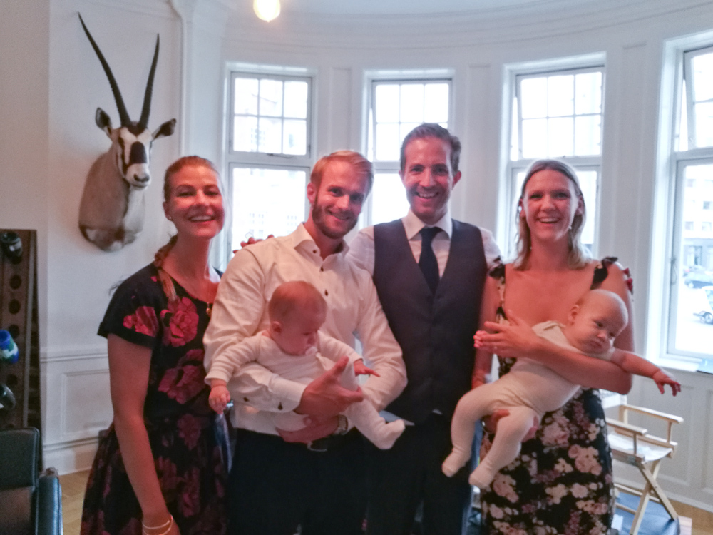 Richard i baggrunden, Stine, Anders, Emmy, Nicolai, Amalie og Ferdinand 