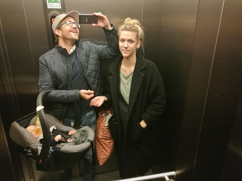 Let brugt trio i en elevator 