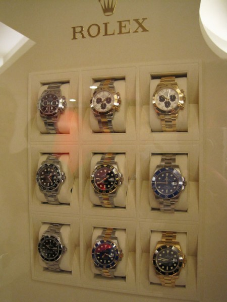 Rolex sager i diverse afskygninger og materialer.