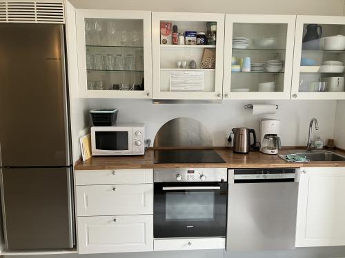 There is a full kitchen in our cafe available for all B&amp;B guests to use to prepare meals (no kitchen in family room itself, only a mini-fridge)