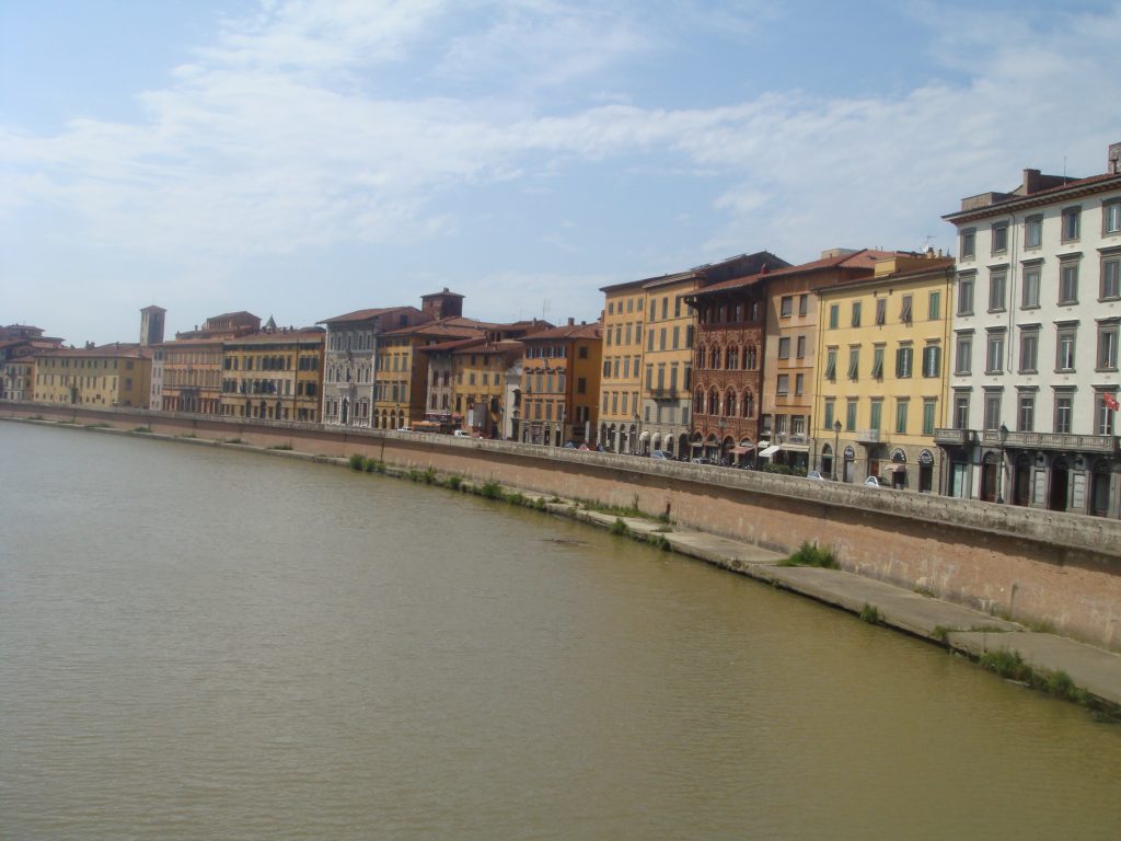 Sidewalk around Arno