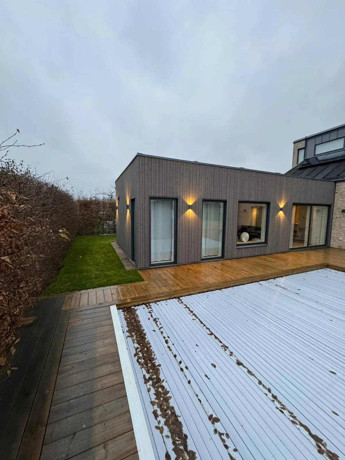 Färdig tillbyggnad med genomtänkt planlösning och modern utformning