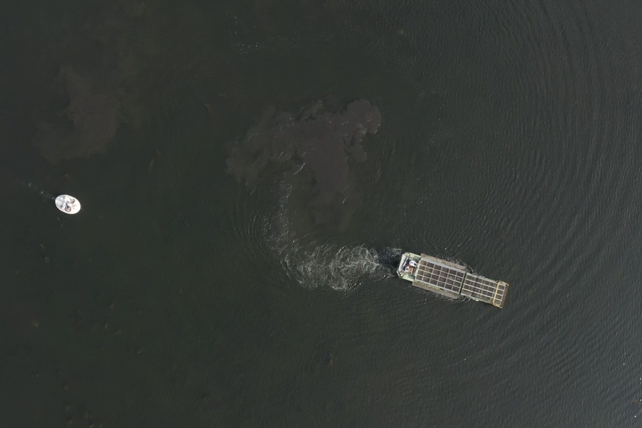 Between a Boat and a Bridge