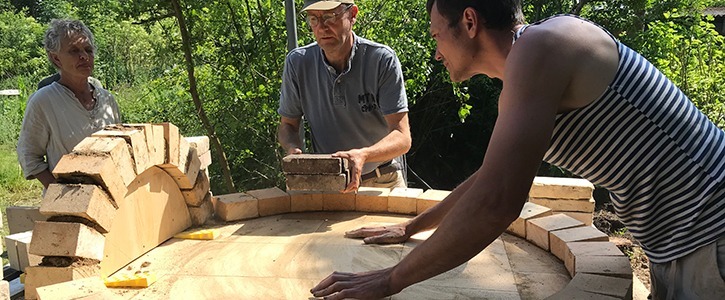 Byg din egen pizzaovn på Naturplanteskolen