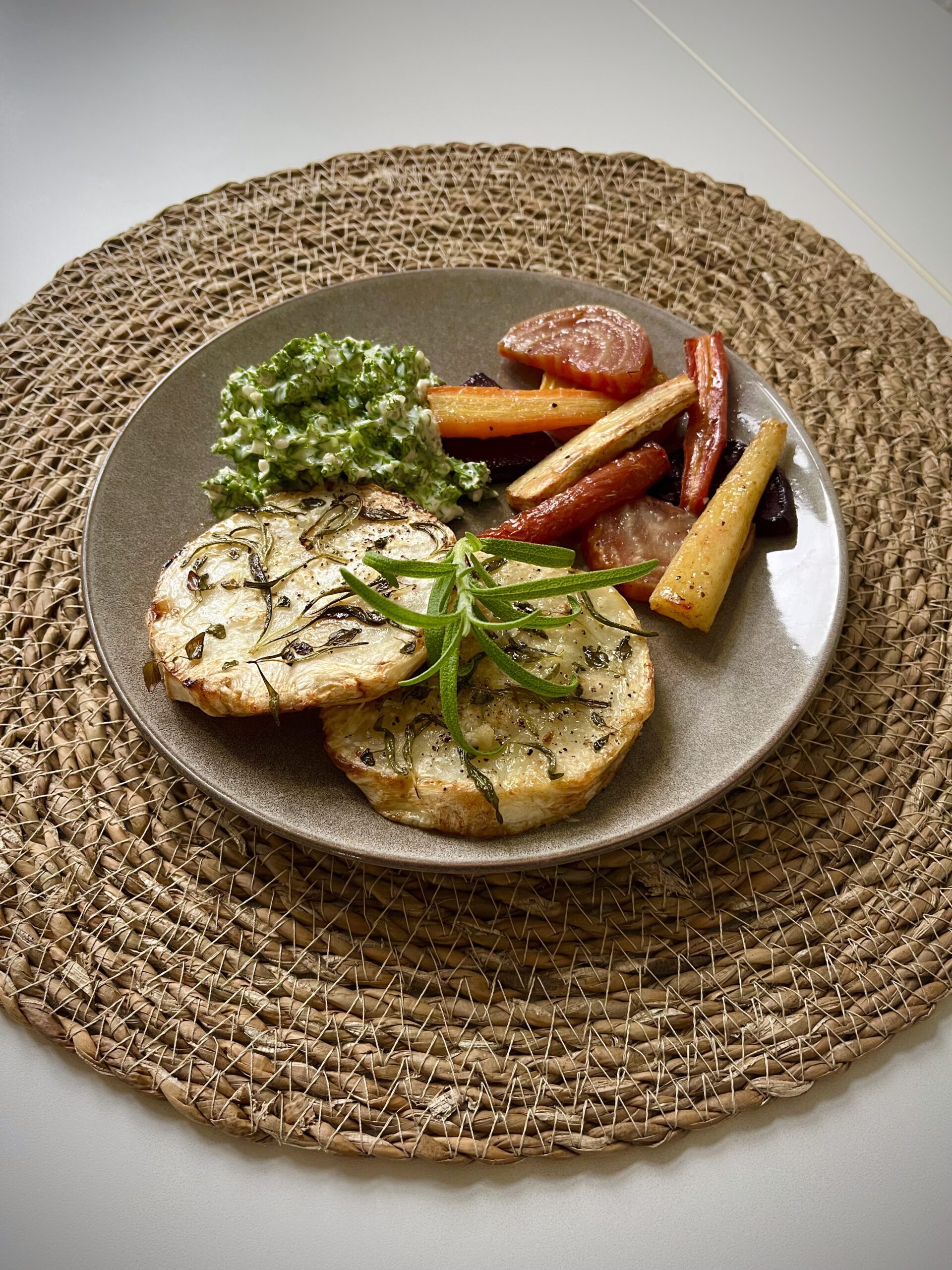 Selleribøffer med grønkålsmayo