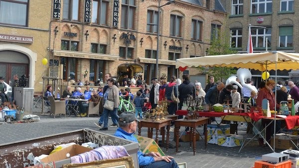 Rommelmarkt Poperinge 1 mei 2022 - Neem me mee Magazine