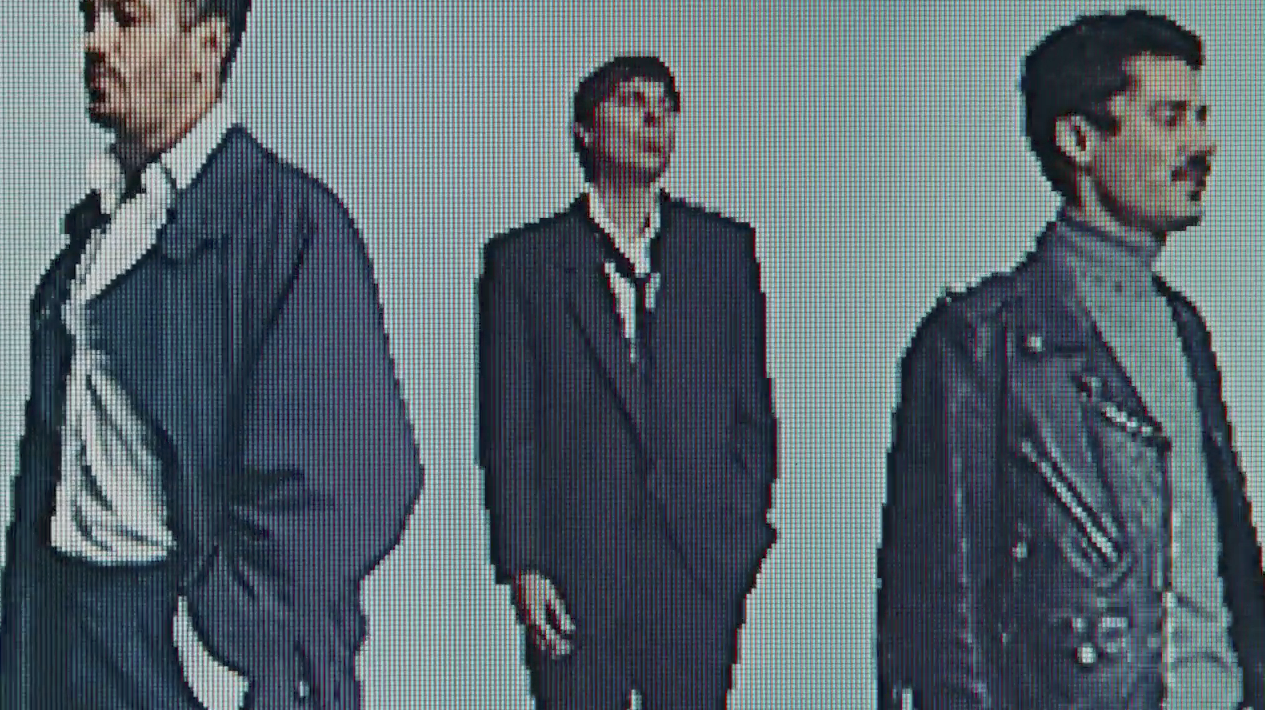 Still of the music video AUGEN of Von Wegen Lisbeth shot at Neon Island studio