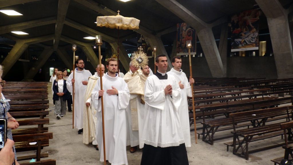 La Procession Eucharistique