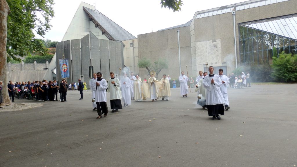 La Procession Eucharistique