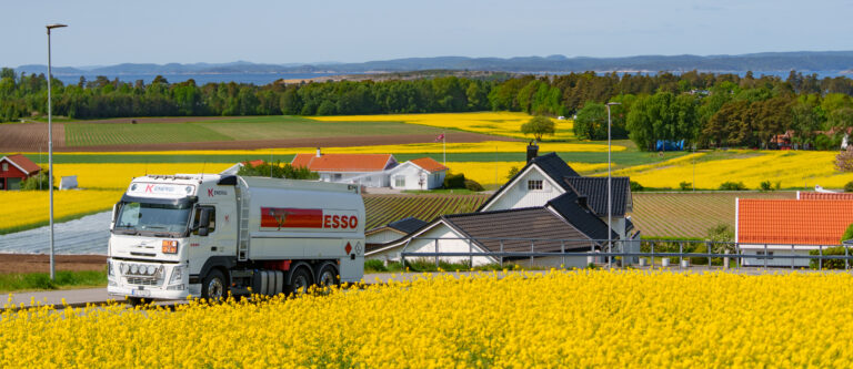 Esso Tankbil på landet