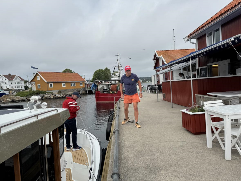 Jens Kristian Berg springer på Nevlunghavn Brygge 