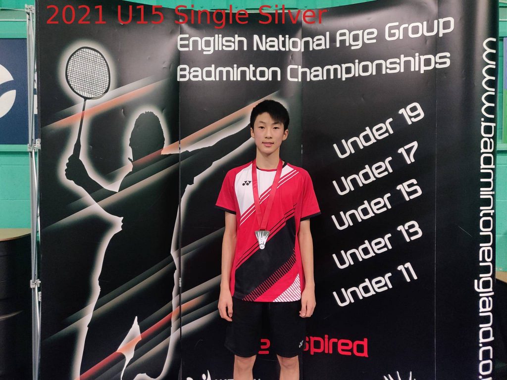 Oliver wu 获得2012年英格兰锦标赛15岁以下单打亚军