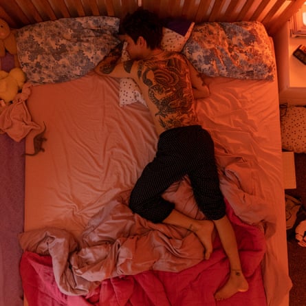 Brad in bed (time 06.27)