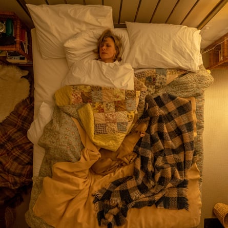 Kate in bed (time 01.46)