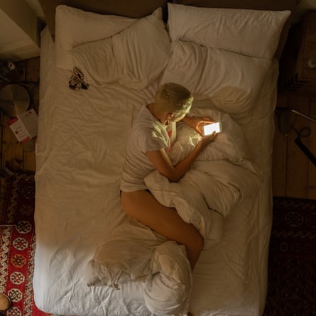 Frankie in bed (time 08.52)