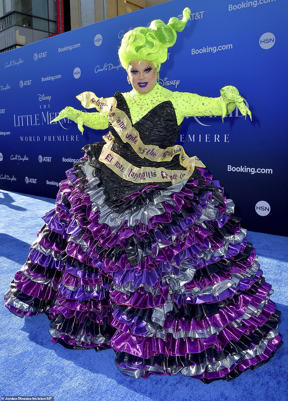 Nina West turned heads in a show-stopping dress and neon green wig