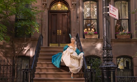 Carrie wearing the wedding dress on her way to the Met Gala.