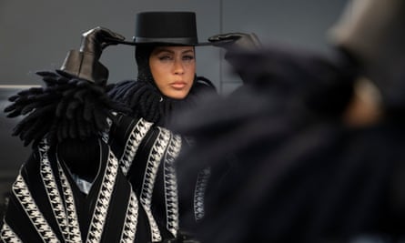 Lisa (played by Nicole Ari Parker) removes her wig in a ‘bold scene’ in series 2.