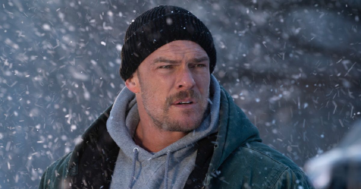 Alan Ritchson in Ordinary Angels
