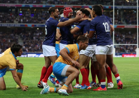 Antoine Hastoy scores a try for France