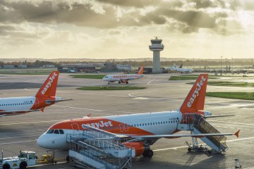 EasyJet flight forced to return to Gatwick after 'fumes' smelt in cockpit