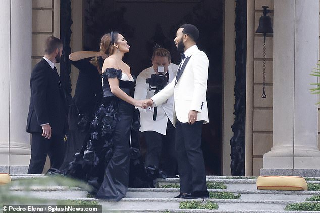 Gorgeous: Their vow renewal colors were black and white