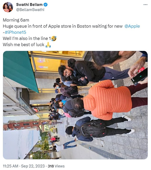 USA: One X user said there was a huge queue in Boston this morning outside Apple