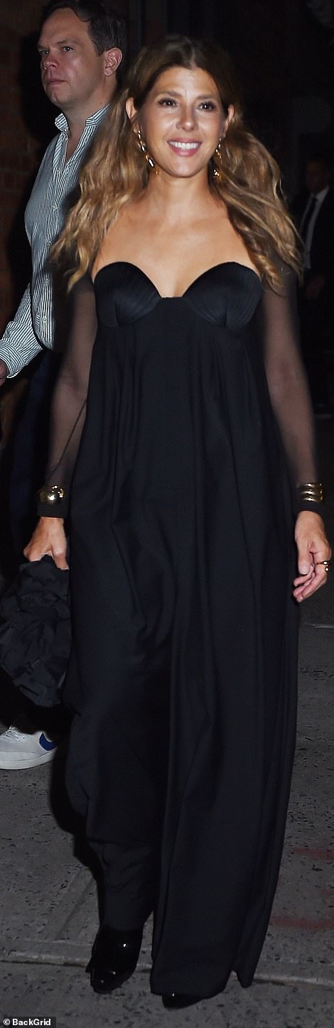 Wow! Marisa looked lovely departing the screening while Anne threw on a denim jacket