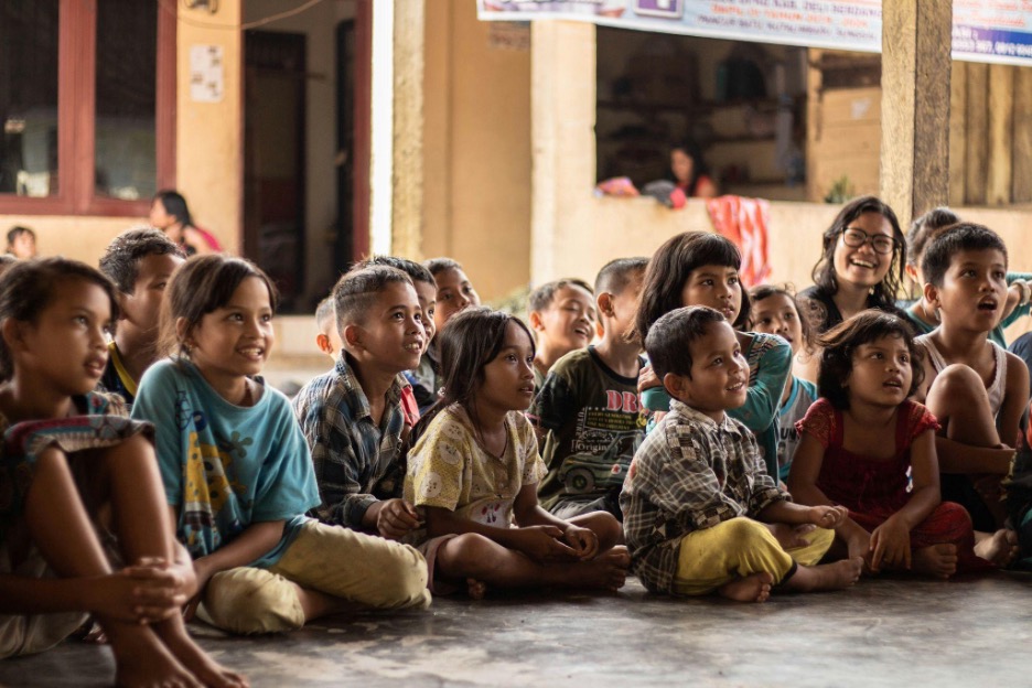 Yuri Milner’s Tech for Refugees Supports Education Through New AI-Powered Platform