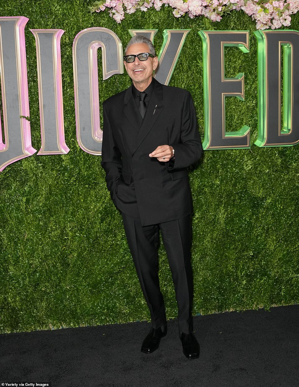 The Jurassic Park star, 72, rocked a black suit, dress shirt and tie