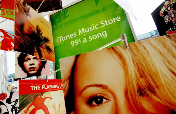 Apple iTunes Music Store Sells Over One Million Songs