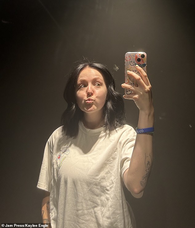 ¿Here I am in 2025, almost two years into my stage four diagnosis, with now so many options for treatment, and they have much more hope for prolonging my life,' Engle said