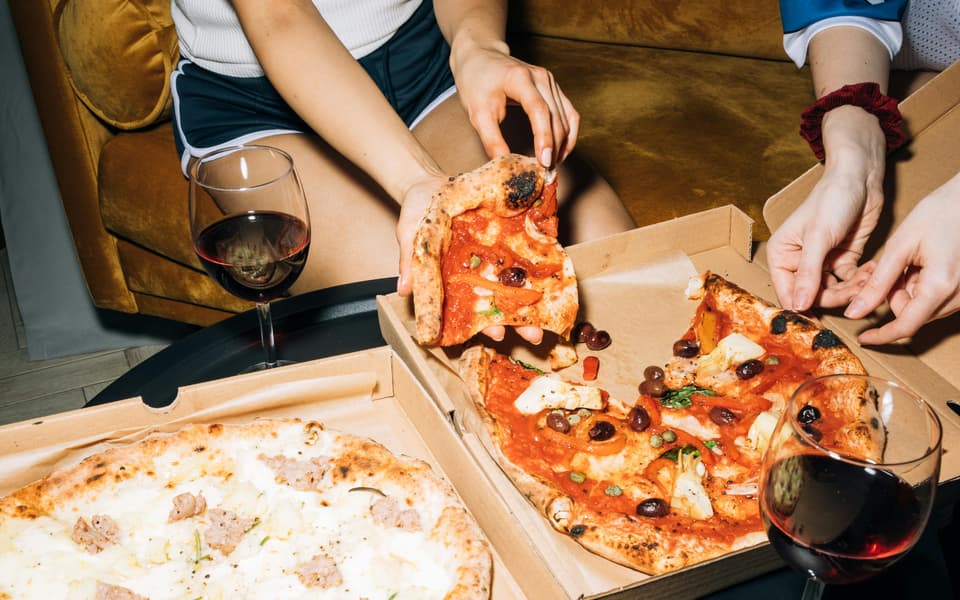 Women eating pizza