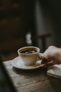 Nyd en god kop kaffe og læsningen