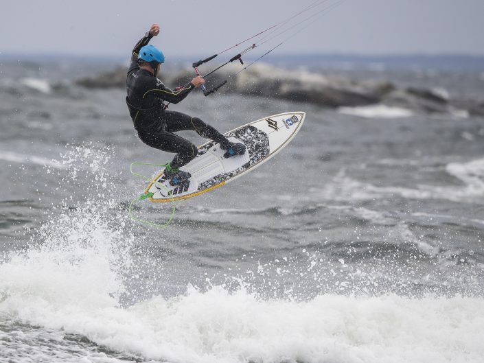 Kitesurfing