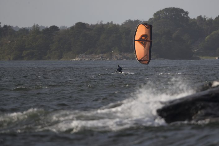 Kitesurfing