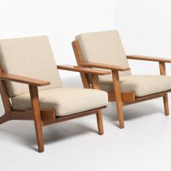 Getama – Classic Easy Chair 290 by Hans J. Wegner